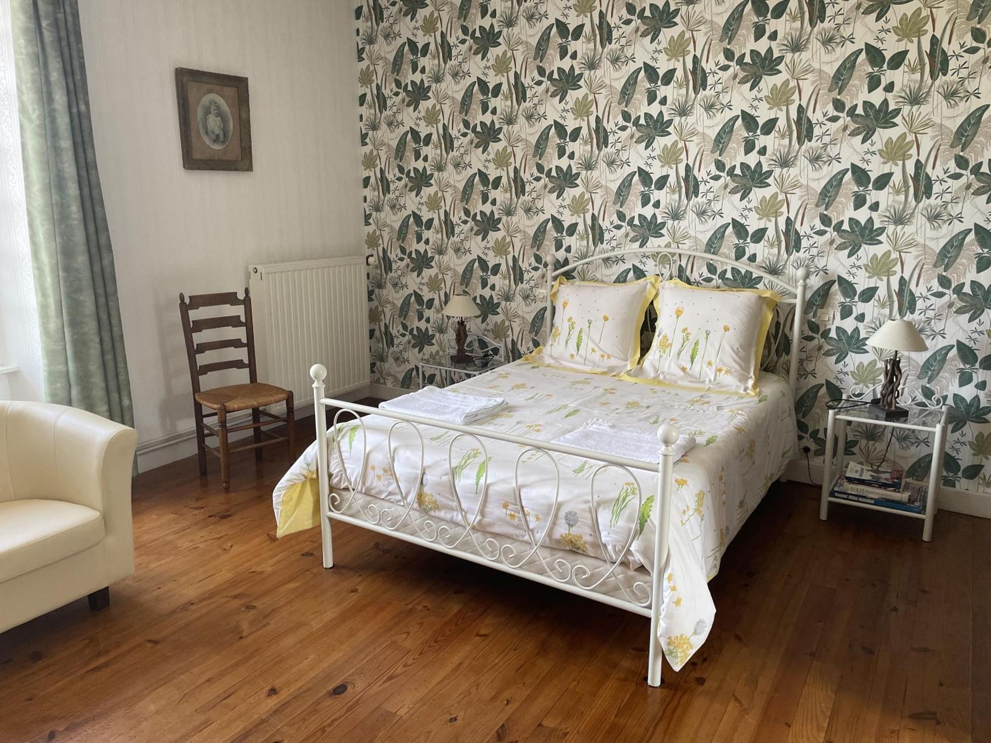 B&B Chambres D'Hotes Ferme Mahyas Saint-Jean-de-Savigny Kültér fotó